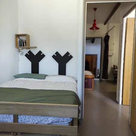 Y Here Apartment *
